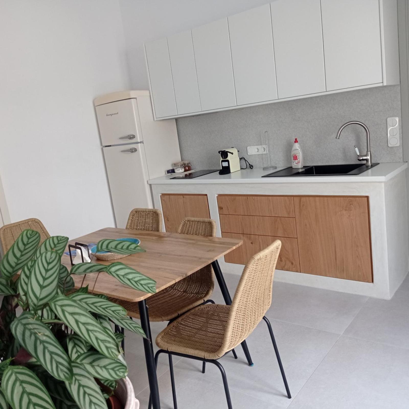 Θέαστρον - Theastron House With Great View In Chora Apartment Pera Gyalos ภายนอก รูปภาพ
